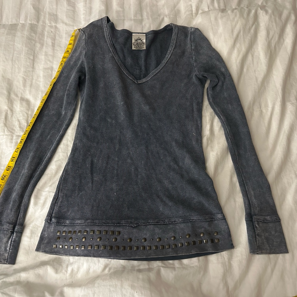 Stylish Gray Long Sleeve Top with Studded Hem